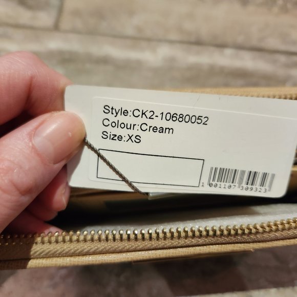 NEW (with tags) CHARLES & KEITH Wallet with zipper - Picture 7 of 8